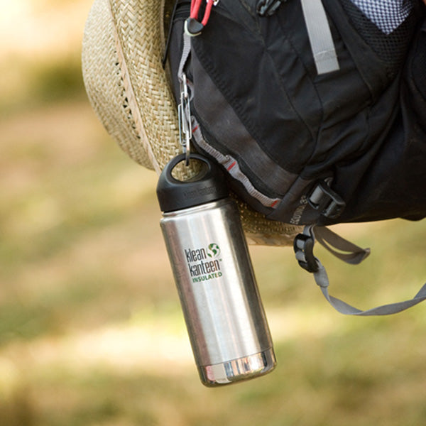 steel-s-biner-3-z1 carabiner_steel_bottle_backpack_lifestyle_dd4fef2d-f5d2-4f32-ac05-c706bd6b518e.jpg