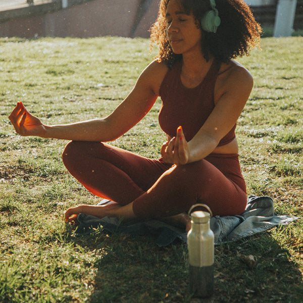 12oz-rise-reflect-with-bamboo-cap-s7 16oz_rise_reflect_yoga_park_headphones_square.jpg