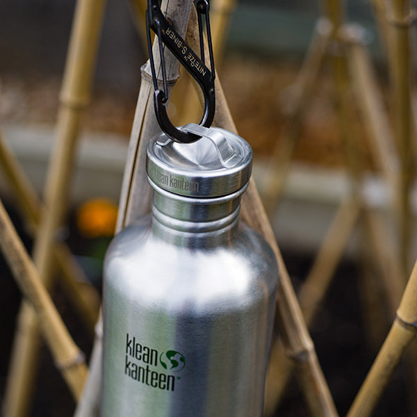 classic-steel-loop-cap-i9 40oz_bottle_steel_loop_cap_lifestyle.jpg