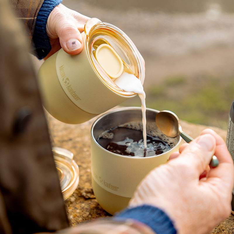 slide-lid-u5 8oz_rise_lowball_waxyellow_coffee_cream_pour_square.jpg
