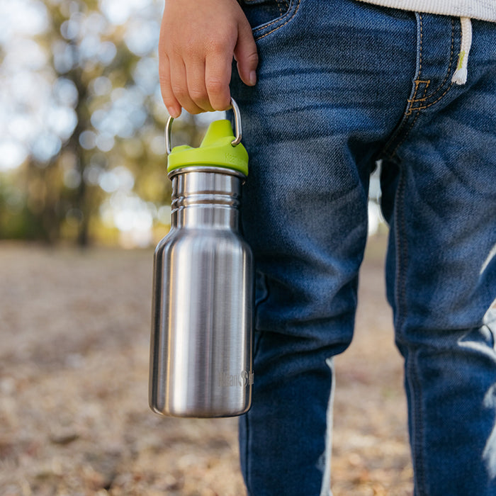classic-kid-sippy-cap-o4 K12CNSIPPY-BS-kids_sippy_bottle_carry_lifestyle_f9e24b84-a0ae-465d-aad5-3c60c5592b7d.jpg