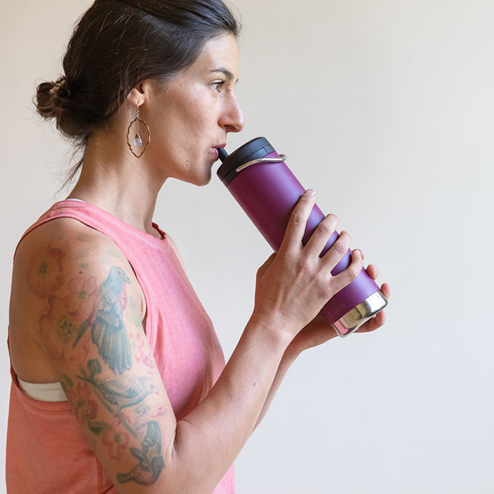 tkwide-twist-cap-with-straw-kit-r6 K20TKWPT-PP-T-TWIST-straw_cap_drinking_yoga_lifestyle_64bb08ca-98d0-4e89-83fd-b166cda65ccd.jpg