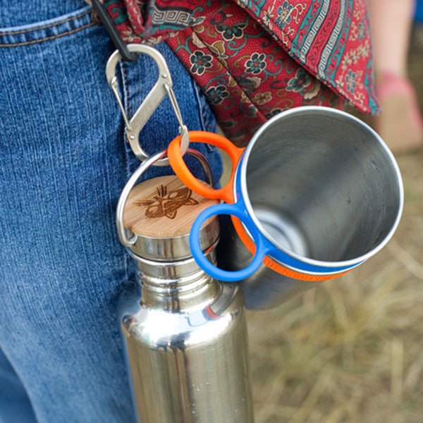 steel-s-biner-3-z1 carabiner_steel_clip_bottle_lifestyle_f9a2dad1-cd06-4894-b3ff-13476b2b5a87.jpg