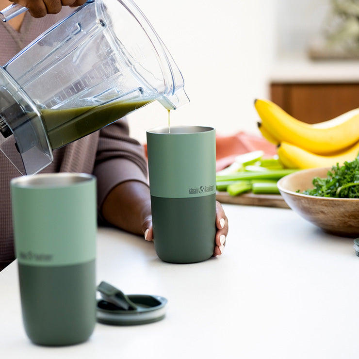 smoothie-set-c8 smoothie_kit_rise_tumbler_smoothie_pour.jpg