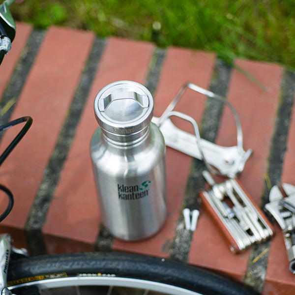 classic-steel-loop-cap-i9 stainless_bottle_cap_bike_parts_lifestyle.jpg