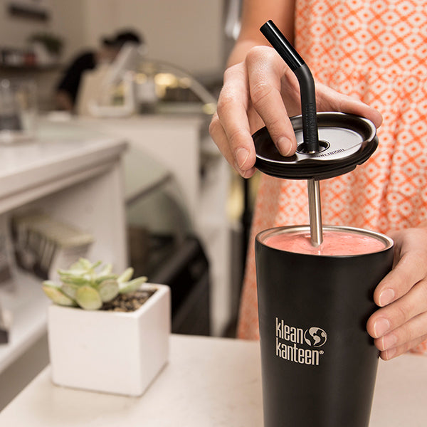 tumbler-straw-lid-with-straw-n0 steel_straw_smoothie-At-Counter-With-Lid_lifestyle_a071dbd2-9fd8-4eea-b04c-2a3732ff8612.jpg